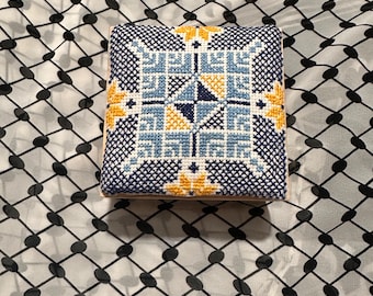 Tatreez wooden box – Chair of feathers (Gaza)