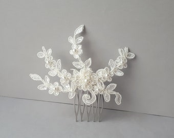 Bridal hair comb, Lace hairpiece, Ivory floral wedding comb, Beaded lace