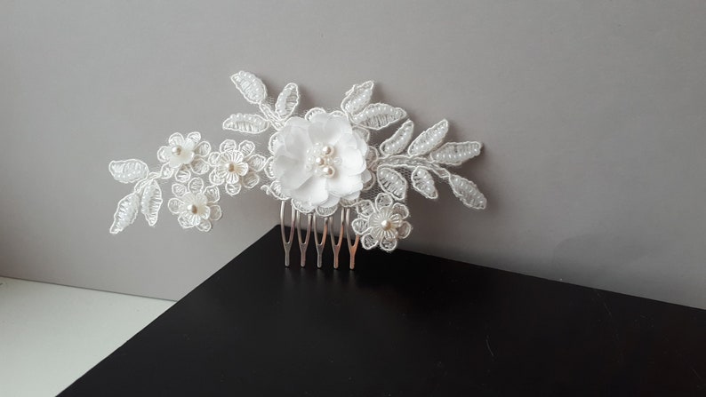 Wedding head piece Ivory lace hair comb Wedding hairpiece Bridal hair comb Beaded hair slide