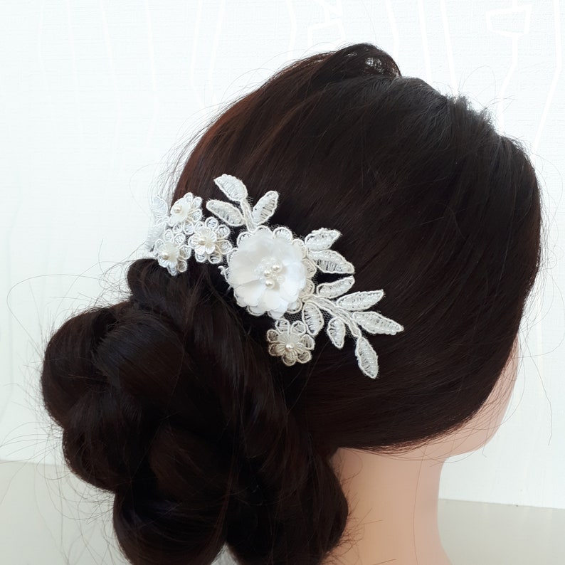 Wedding head piece Ivory lace hair comb Wedding hairpiece Bridal hair comb Beaded hair slide