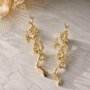 Luxury Brass Floral Cabinet Pull, Vintage Gold Drawer Handle, Elegant Wardrobe Hardware, Decorative Furniture Pull, Unique Door Handle