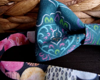 Unique turquoise bow tie with pink pattern, colorful patterned bow tie for men, made of organic cotton, adjustable bow tie