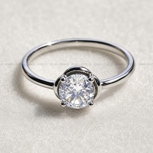 Solid 950 Platinum With 1.50CT Sparkling Round Cut Moissanite Solitaire Engagement Women's Ring