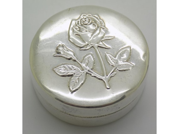 Pink Pill Box in Solid 800 Silver Vicenza Lovi Italy Vintage Snuffbox 1970s 1980s Small Container Flowers Perfect Closure 17g