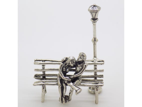 Figurine of a Loving Couple, Solid Silver 800, Arezzo, Italy, 1980s-90s, Romantic Miniature, Statuette, Italian Silversmithing, Collectible