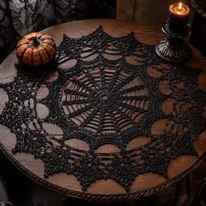 Gotiskt virkmönster för duk, spindelnäts- och halloweenbordsdekoration, spindelnätsdekoration, digital PDF-nedladdning