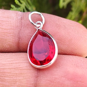 Halsband med droppformad kristallrubin, röd ädelsten, smycken i sterlingsilver