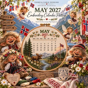 Könnte beinhalten: Ein Stickmuster-Kalender für Mai 2027 in einem Holzrahmen mit einer Landschaft aus Bergen, einem Elch und einer Hütte. Das Design zeigt norwegische Flaggen, Feen und Trolle. Der Text lautet Fjord & Fable Designs, May 2027 und Norway in my heart.