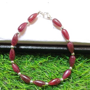 Perles de rubis teintées en forme de gouttes, perles de pierres précieuses polies et lisses pour la fabrication de bijoux, bracelets faits main.