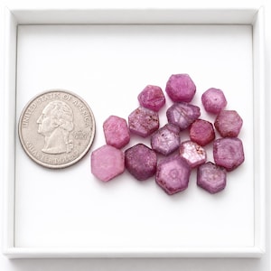 12 st naturliga rubin-råa ädelstenar, 6-8 mm oslipade exemplar (högsta kvalitet)