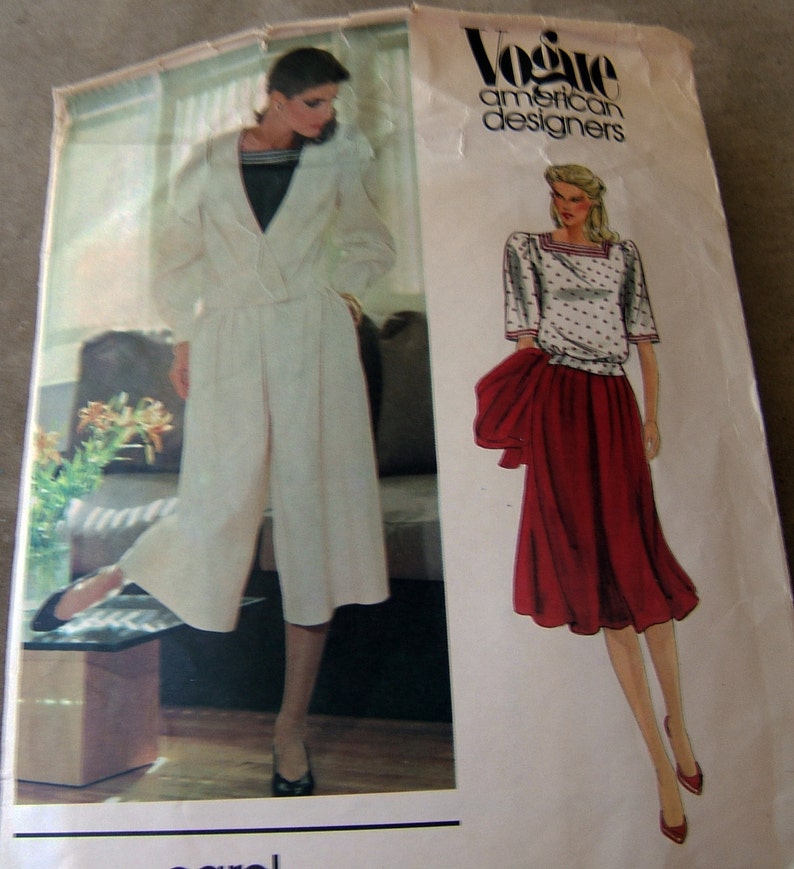 McCalls Pattern 7361 Top with pleat side detail Size 6-14 or 14-22 New