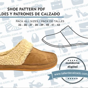 Puede incluir: Una pantufla de gamuza marrón con forro de vellón beige. La pantufla se muestra junto a un contorno en blanco y negro del patrón de la pantufla. El texto "SHOE PATTERN PDF MOLDES Y PATRONES DE CALZADO PACK ALL SIZES / PACK DE TALLES 35 - 36 - 37 - 38 - 39 - 40 - 41 - 42" se muestra en la imagen. El texto "molderia digital" se muestra en un círculo con cinco estrellas arriba y abajo del texto. El texto "www.tallerdecalzado.com.ar" se muestra en una pancarta debajo del círculo.