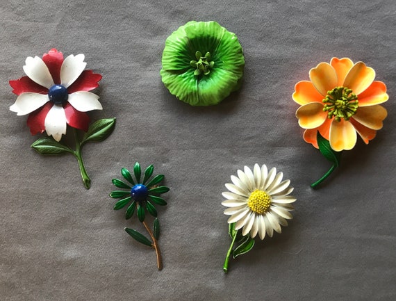 Beautiful 60's Vintage Flower Pins Set of 5 Enamel