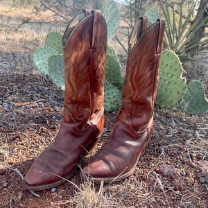 Vintage FRYE Boots 1970s Brown Leather Cowboy Boots Western Ranch 60s Hippie Boho Size 8 1/2 - 9 1/2 - 2 inch heel Men’s/Women’s  Made in US