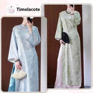 Puede incluir: Dos túnicas de manga larga con cuello alto y aberturas laterales, una con un patrón moteado azul claro y la otra con un patrón moteado verde claro. Ambas prendas se usan sobre pantalones de color sólido y se combinan con accesorios como un bolso.