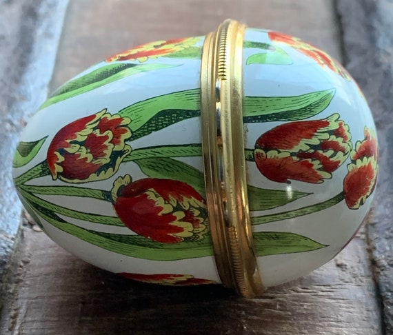 Vintage Exquisite Halcyon Days Enamel Egg Painted With Beautiful 
