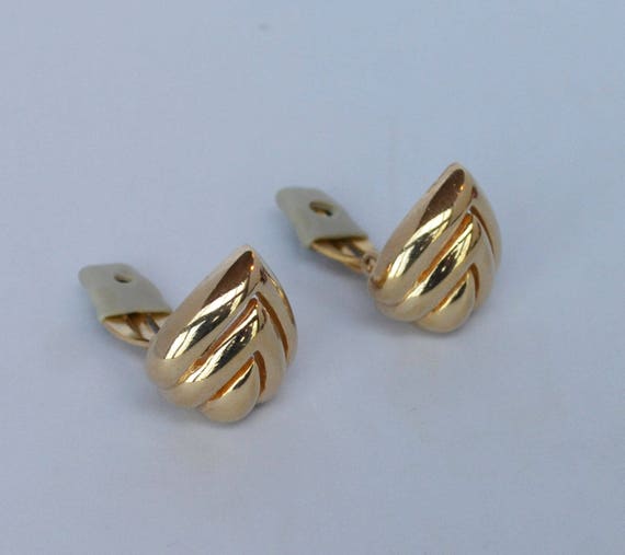 Vintage Signed Ciner Gold Plated Leaf Shaped Earr… - image 3