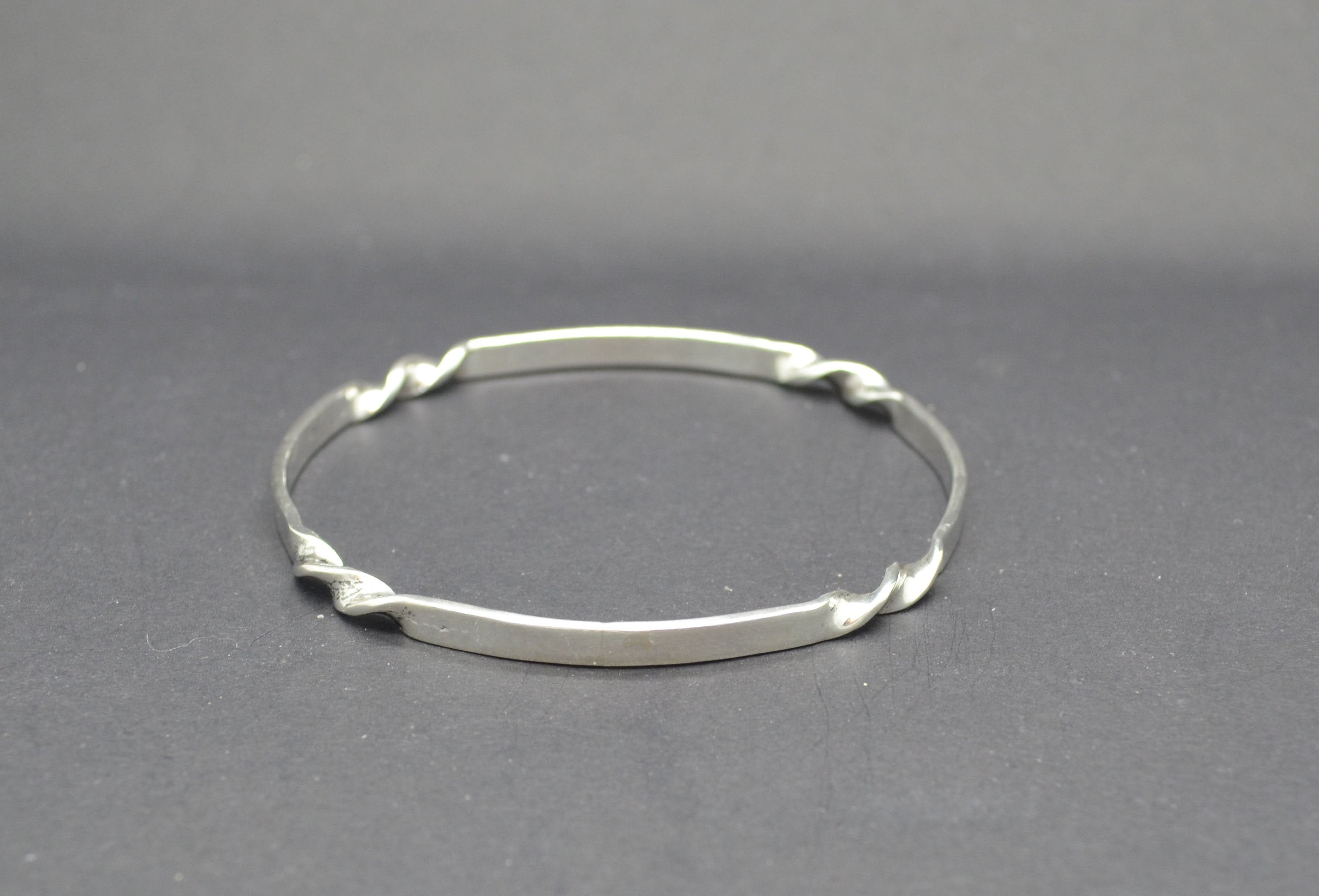 ヴィンテージ JSF Taxco メキシコ スターリング シルバー バングル il_fullxfull.2111364759_atlu.jpg