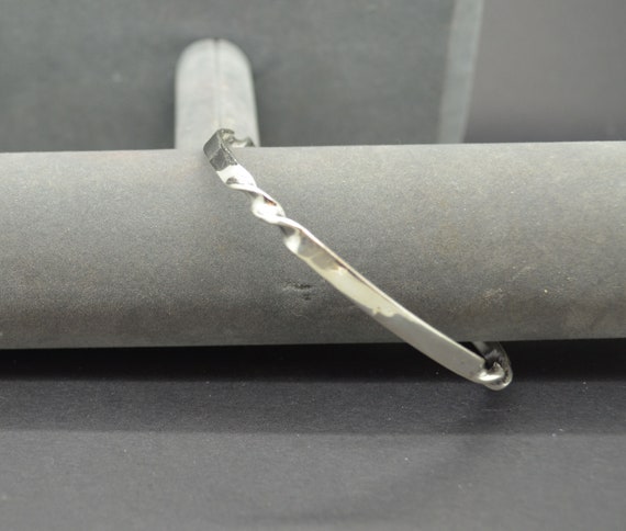 ヴィンテージ JSF Taxco メキシコ スターリング シルバー バングル メキシコのタスコ産ヴィンテージスターリングシルバーバングル