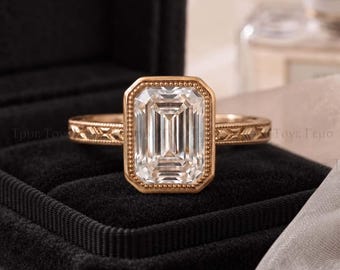 Anillo de compromiso de moissanita talla esmeralda con engaste de oro vintage, anillo de novia grabado estilo art déco, regalo de boda para ella.