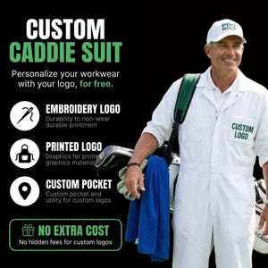 Könnte beinhalten: Ein weißer Caddie-Anzug mit Kragen, durchgehender Knopfleiste und einem Brustaufnäher mit der Aufschrift CUSTOM LOGO. Der Text lautet CUSTOM CADDIE SUIT, Personalize your workwear with your logo, for free, EMBROIDERY LOGO, PRINTED LOGO, CUSTOM POCKET und NO EXTRA COST.