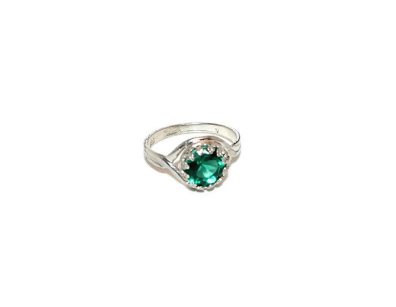 Emerald Ring Sterling Silver Crown Setting 8MM Gemstone