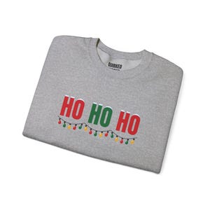 Sudadera Ho Ho Ho, Sudadera navideña de cuello redondo, Regalo navideño para ella o para él, Conjunto para fiesta de Navidad, Conjunto navideño familiar a juego imagen 8