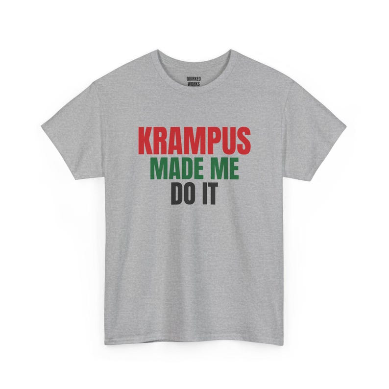 T-shirt « C’est Krampus qui m’a forcé », T-shirt de Noël humoristique, Cadeau de Noël pour elle ou lui, Tenue de fête de Noël, Ensemble assorti pour toute la famille image 6
