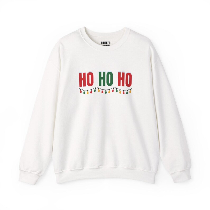 Sudadera Ho Ho Ho, Sudadera navideña de cuello redondo, Regalo navideño para ella o para él, Conjunto para fiesta de Navidad, Conjunto navideño familiar a juego imagen 1