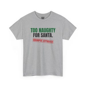 T-shirt met de tekst "Too Naughty for Santa Krampus Approved", grappig kerstshirt, kerstcadeau voor hem of haar, outfit voor een kerstfeest, bijpassende kerstoutfit voor het hele gezin. afbeelding 6