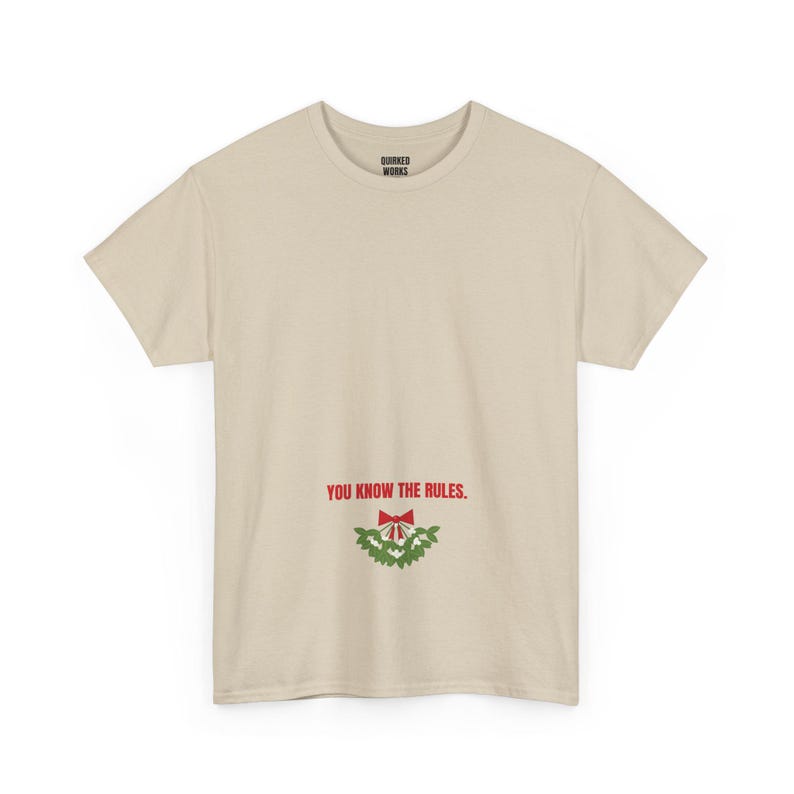 Je kent de regels! Mistletoe T-shirt, grappig kerstshirt, kerstcadeau voor hem of haar, outfit voor een kerstfeest, bijpassende kerstoutfit voor het hele gezin afbeelding 5