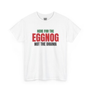 T-shirt « Ici pour le lait de poule, pas pour les drames », T-shirt de Noël humoristique, Cadeau de Noël pour elle ou lui, Tenue de fête de Noël, Ensemble assorti pour toute la famille image 2