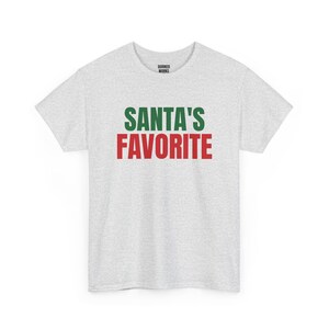 Camiseta favorita do Papai Noel, camiseta natalina divertida, presente de Natal para ela ou para ele, roupa para festa de Natal, combinação natalina para a família imagem 4
