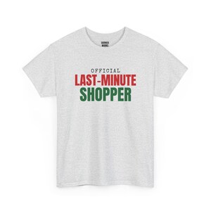 Offizielles Last-Minute-Shopper-Shirt, lustiges Weihnachts-T-Shirt, Weihnachtsgeschenk für Sie oder Ihn, Outfit für die Weihnachtsfeier, Partnerlook für die ganze Familie Bild 4