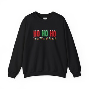 Sudadera Ho Ho Ho, Sudadera navideña de cuello redondo, Regalo navideño para ella o para él, Conjunto para fiesta de Navidad, Conjunto navideño familiar a juego imagen 3