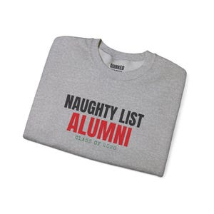 Bluza z kapturem dla absolwentów Naughty List, świąteczny okrągły dekolt, prezent świąteczny dla niej lub dla niego, strój na imprezę świąteczną, rodzinne dopasowanie świąteczne zdjęcie 8