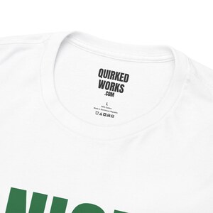 Leuk, ondeugend, ondersteboven shirt, grappig kerstshirt, kerstcadeau voor hem of haar, outfit voor een kerstfeest, bijpassende kerstoutfit voor het hele gezin afbeelding 3