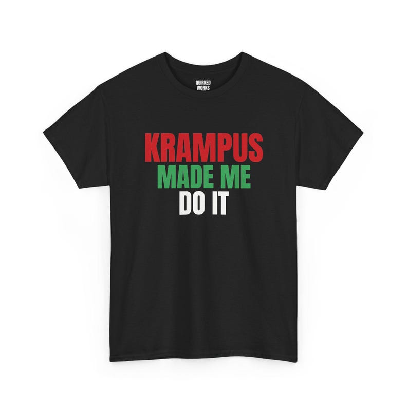 T-shirt « C’est Krampus qui m’a forcé », T-shirt de Noël humoristique, Cadeau de Noël pour elle ou lui, Tenue de fête de Noël, Ensemble assorti pour toute la famille image 1
