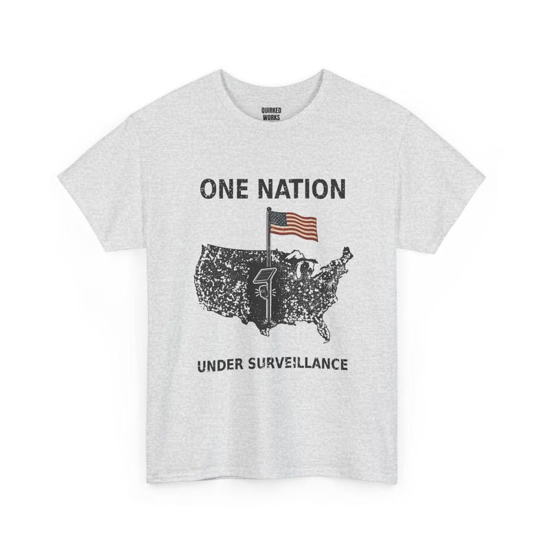 „Eine Nation unter Überwachung“-Shirt, Vintage-T-Shirt mit USA-Karte: Protest-Shirt gegen Überwachung, gegen Überwachungskameras, gegen automatische Kennzeichenerkennung und Datenschutz Bild 3