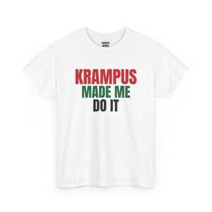 T-shirt « C’est Krampus qui m’a forcé », T-shirt de Noël humoristique, Cadeau de Noël pour elle ou lui, Tenue de fête de Noël, Ensemble assorti pour toute la famille image 2