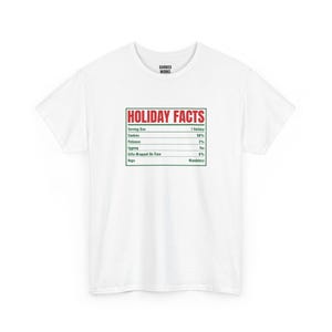 Maglietta con etichetta nutrizionale e informazioni sulle vacanze, maglietta natalizia divertente, regalo di Natale per lei o per lui, abbigliamento per feste di Natale, abbigliamento natalizio coordinato per tutta la famiglia immagine 2