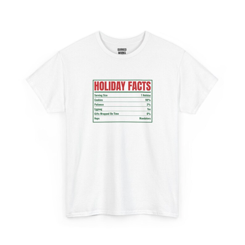 Maglietta con etichetta nutrizionale e informazioni sulle vacanze, maglietta natalizia divertente, regalo di Natale per lei o per lui, abbigliamento per feste di Natale, abbigliamento natalizio coordinato per tutta la famiglia immagine 2