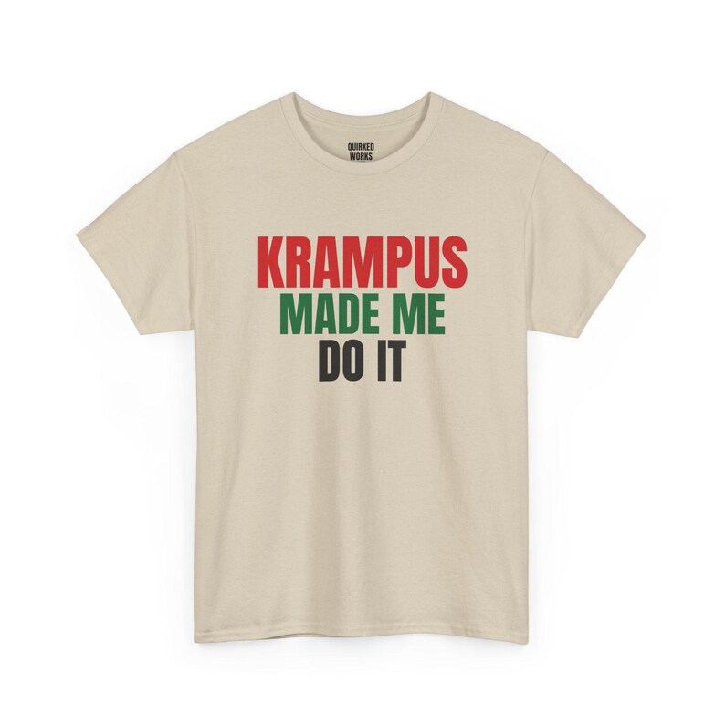 T-shirt « C’est Krampus qui m’a forcé », T-shirt de Noël humoristique, Cadeau de Noël pour elle ou lui, Tenue de fête de Noël, Ensemble assorti pour toute la famille image 5