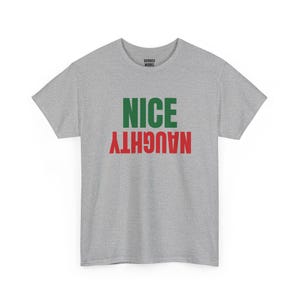 Leuk, ondeugend, ondersteboven shirt, grappig kerstshirt, kerstcadeau voor hem of haar, outfit voor een kerstfeest, bijpassende kerstoutfit voor het hele gezin afbeelding 6
