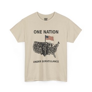 „Eine Nation unter Überwachung“-Shirt, Vintage-T-Shirt mit USA-Karte: Protest-Shirt gegen Überwachung, gegen Überwachungskameras, gegen automatische Kennzeichenerkennung und Datenschutz Bild 4