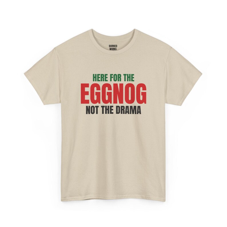 T-shirt « Ici pour le lait de poule, pas pour les drames », T-shirt de Noël humoristique, Cadeau de Noël pour elle ou lui, Tenue de fête de Noël, Ensemble assorti pour toute la famille image 5