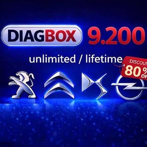 以下が含まれることがあります： Diagbox 9.200ソフトウェアのデジタル画像。unlimited / lifetimeの文字と80% offと書かれた赤い割引タグが表示されています。テキストの下には、プジョー、シトロエン、DS、オペルのシルバーのメタリックロゴがダークブルーの背景に配置されています。