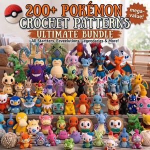 Peut inclure: Une collection de plus de 200 modèles de crochet pour diverses créatures, avec le texte 200+ POKÉMON CROCHET PATTERNS ULTIMATE BUNDLE. All Startters, Eeveelutions, Legendaries & More! L'image montre de nombreuses figurines crochetées colorées.