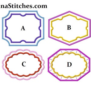 Peut inclure: Quatre motifs de broderie différents pour un monogramme ou une initiale. Les motifs sont étiquetés A, B, C et D. Le motif A est un cadre bleu et violet avec un bord festonné. Le motif B est un cadre doré et violet avec un bord festonné. Le motif C est un cadre rouge et rose avec un bord festonné. Le motif D est un cadre doré et violet avec un bord festonné.