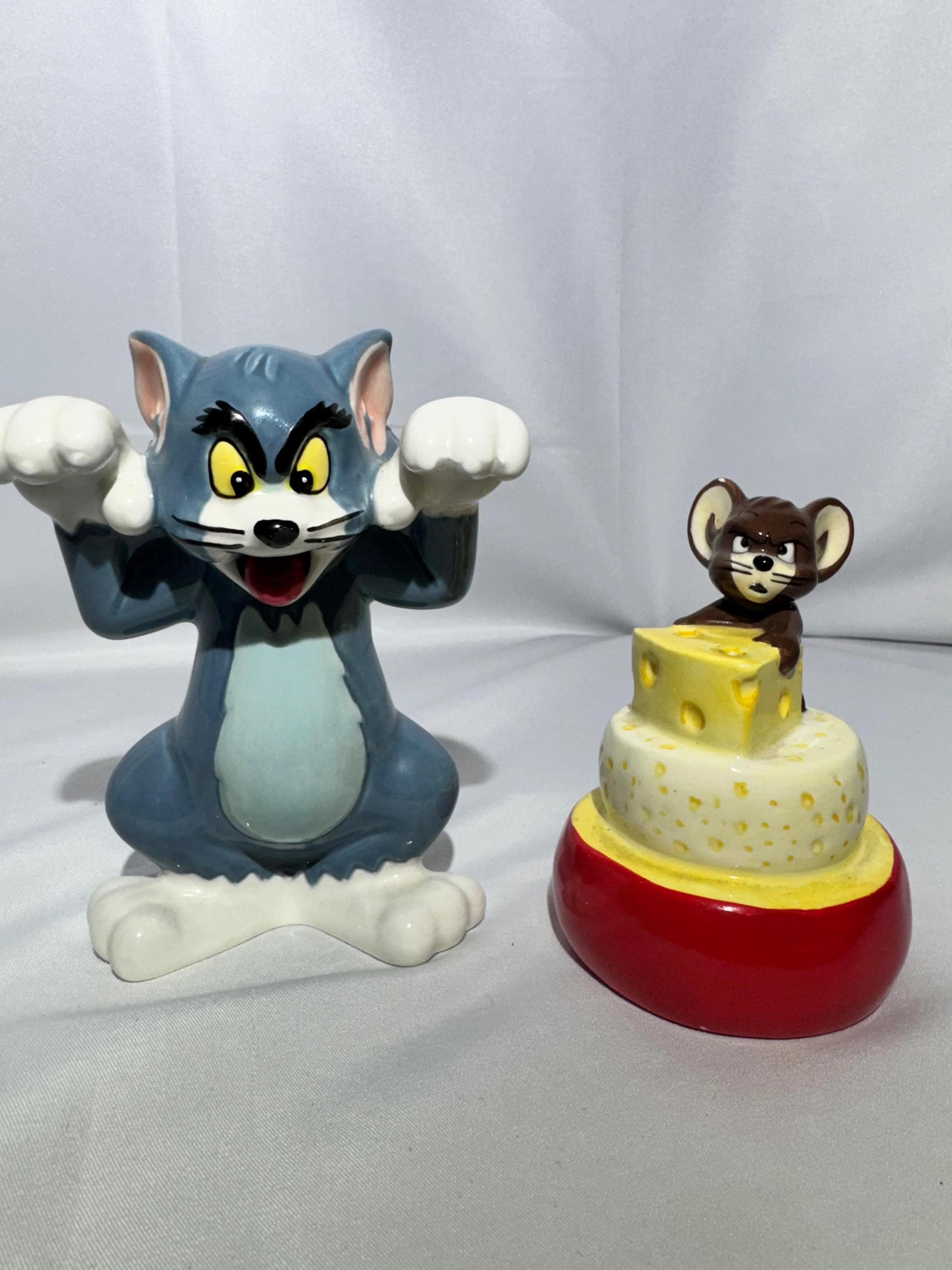 その他 Tom and Jerry Salt and Pepper Shaker Set Tom Jerry Salt Pepper Shakers - Etsy